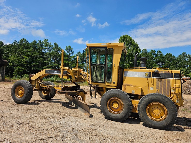 2002-caterpillar-12h-image-11