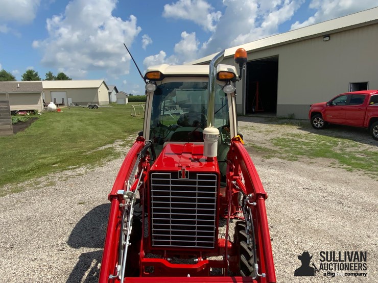2023-international-farmall-1456-compact-utility-tractor-w/-loader-image-10