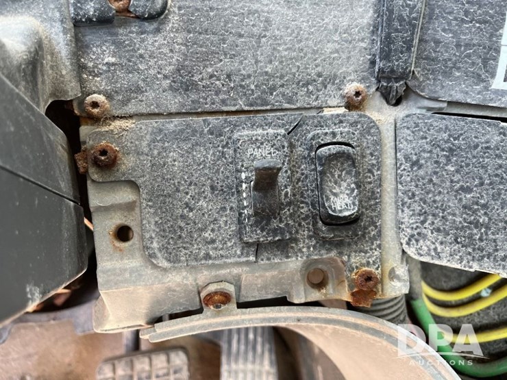 2005-freightliner-truck-(jn2399,-unit-277052)-image-56