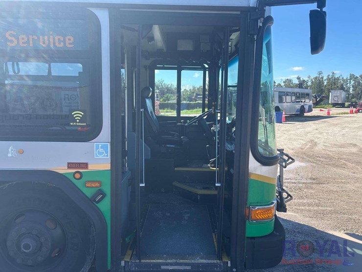 2014-gillig-low-floor-image-25
