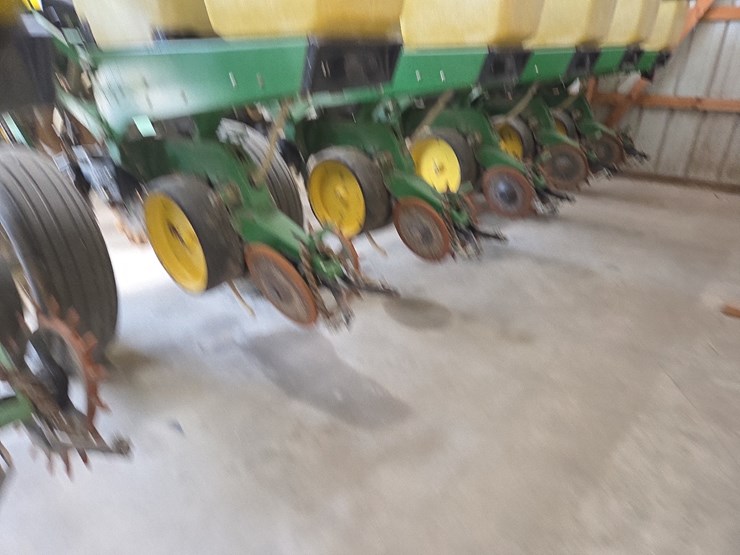 john-deere-7200-image-24
