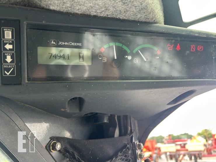 2011-deere-318d-image-13