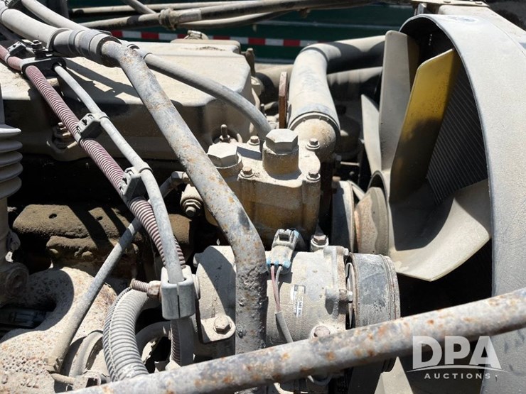 2005-freightliner-truck-(jn2399,-unit-277052)-image-73