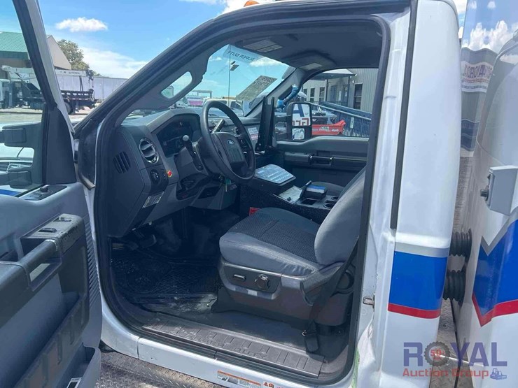2013-ford-f550-image-13