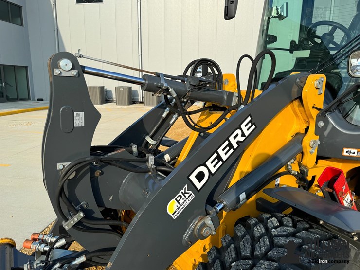 2022-deere-244l-image-11