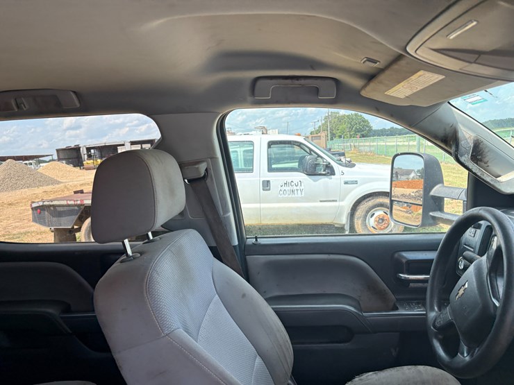 2015-chevrolet-silverado-3500-image-23