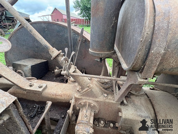 mccormick-deering-10-20-antique-tractor-image-12