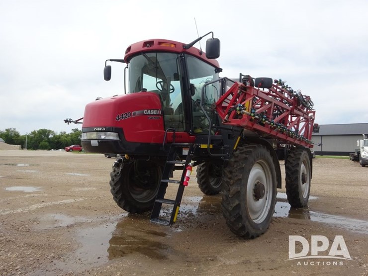 2011-case-ih-patriot-4420-image-2