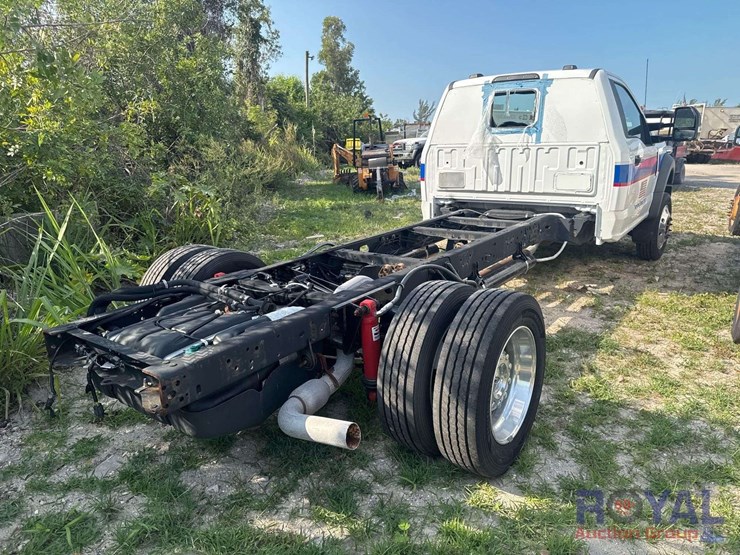 2022-ford-f550-image-3