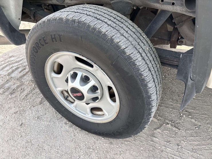 2018-gmc-sierra-2500-image-32