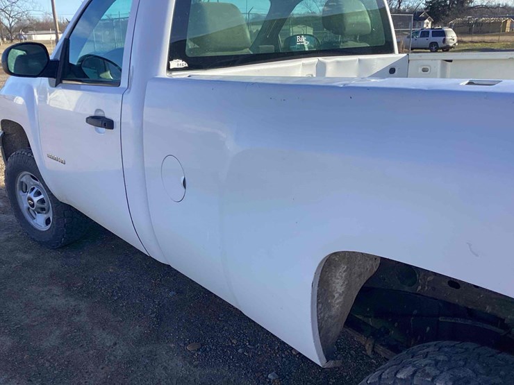 2013-chevrolet-silverado-2500-image-26