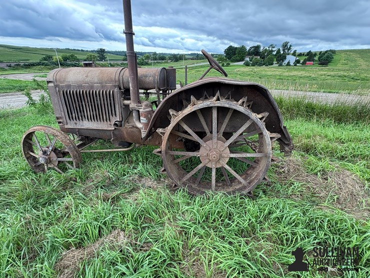 mccormick-deering-10-20-antique-tractor-image-9
