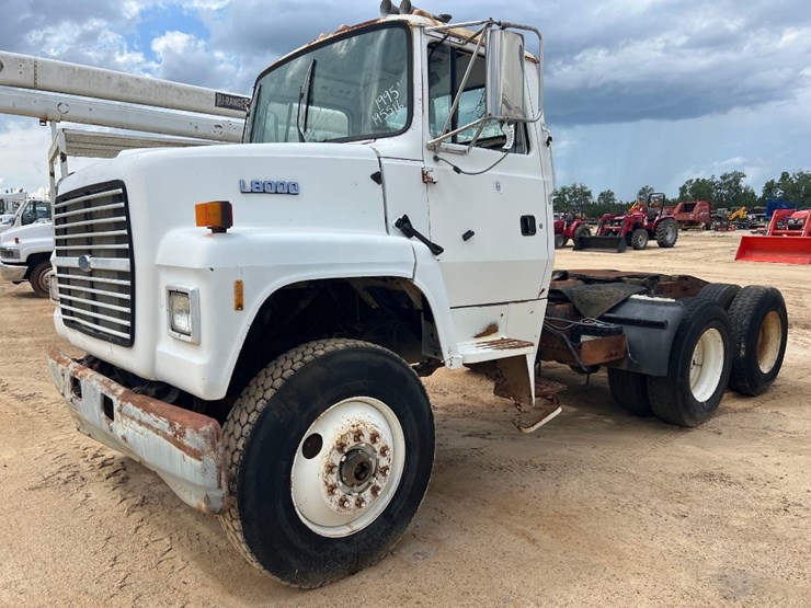 1995-ford-l8000-image-1