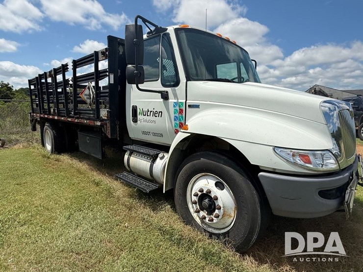 2015-ihc-4300-flatbed-truck-(pz13782,-unit-30150)-image-1