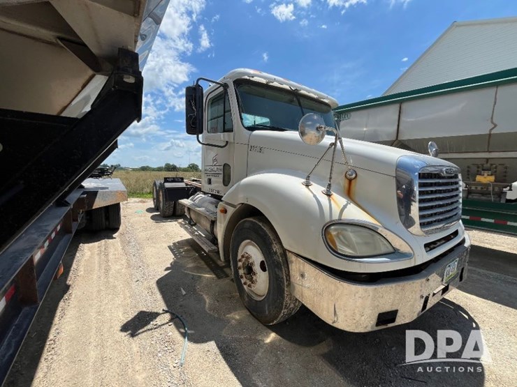 2005-freightliner-truck-(jn2399,-unit-277052)-image-5