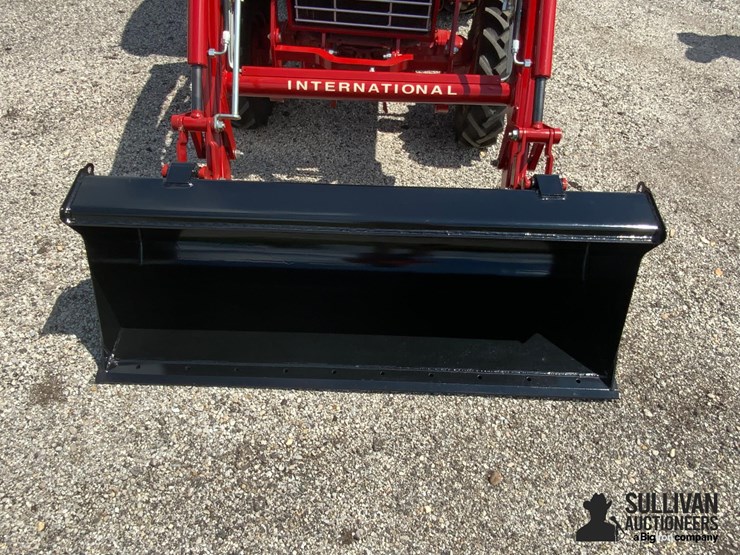 2023-international-farmall-1456-compact-utility-tractor-w/-loader-image-8