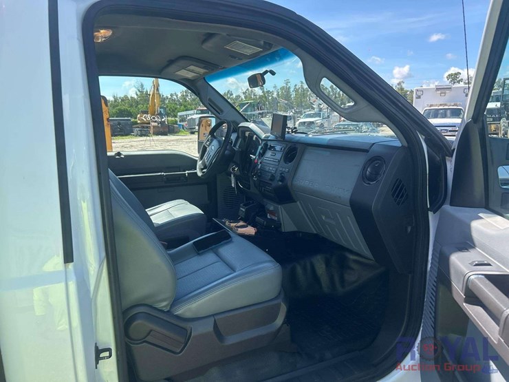 2013-ford-f550-image-43