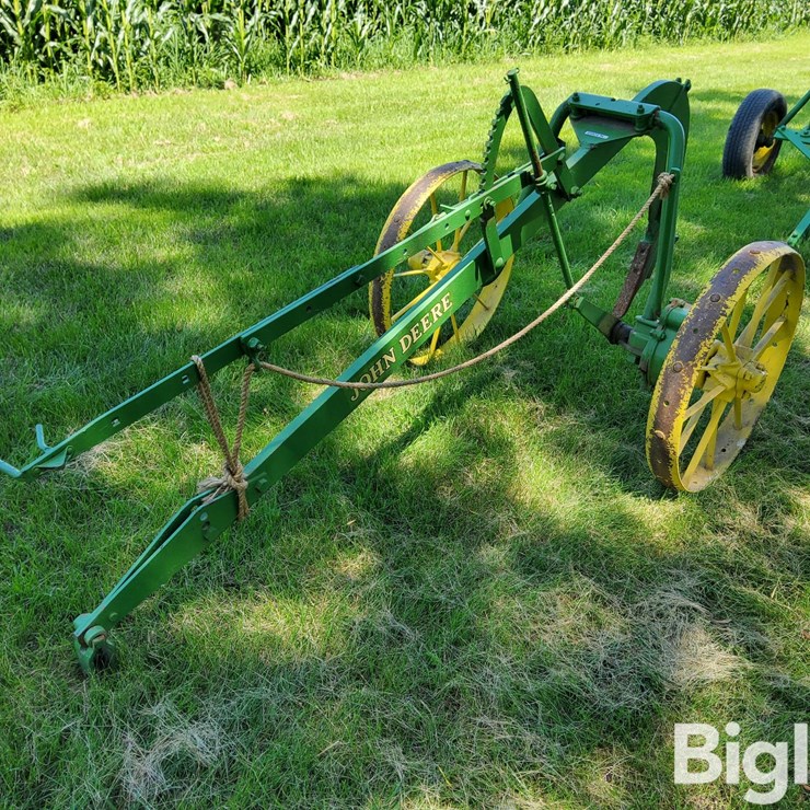 John Deere Pull Type Single Shank Ripper