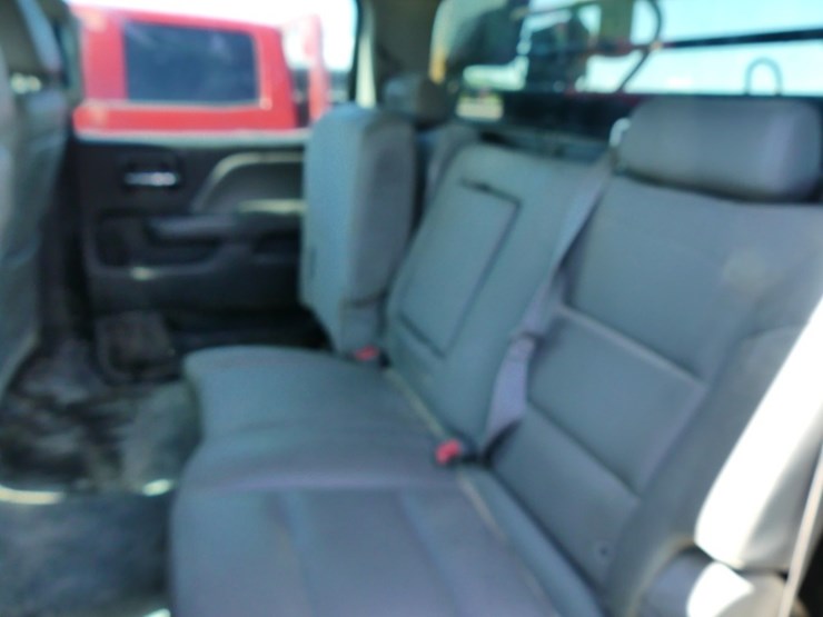 2015-chevrolet-3500-image-13