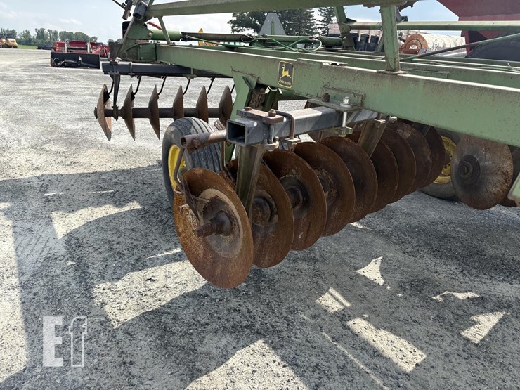 john-deere-230-image-18