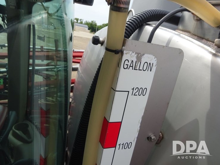 2015-case-ih-patriot-4440-image-98
