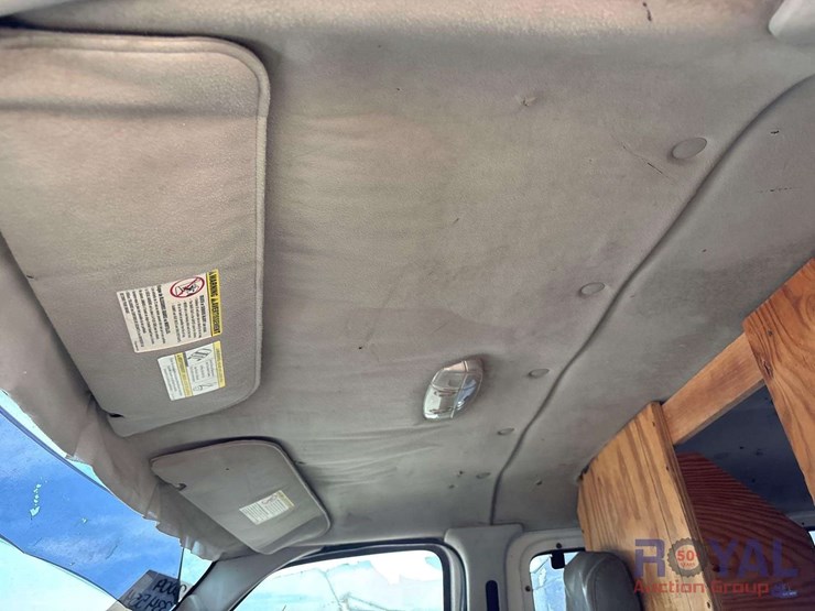 2009-ford-e350-image-18