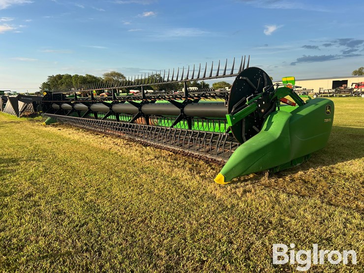 2019-john-deere-740fd-image-1