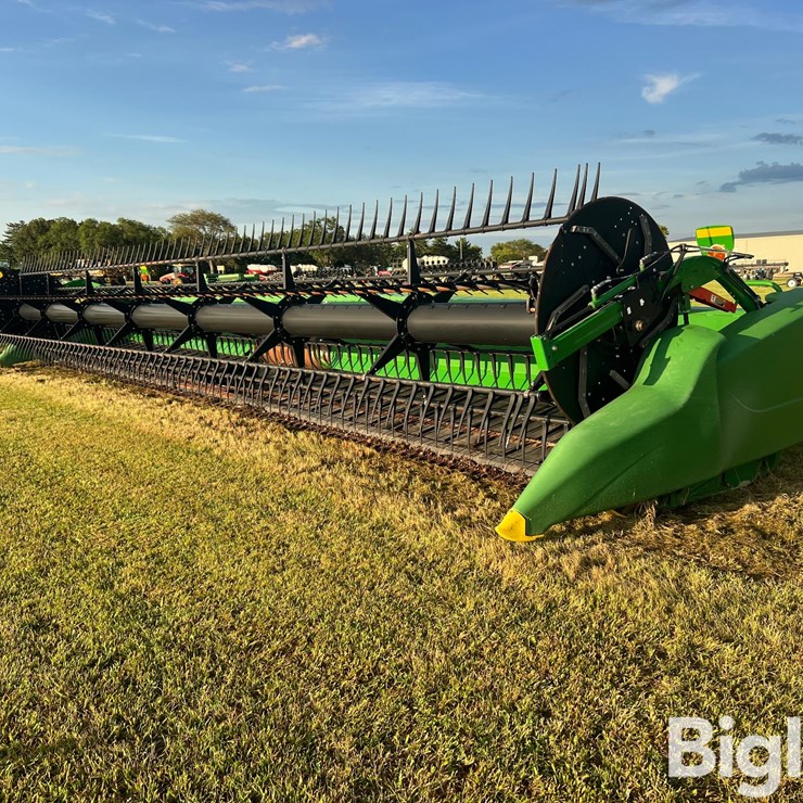 2019 JOHN DEERE 735