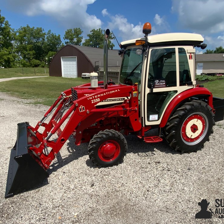 2023 International Farmall 1456 Compact Utility Tractor w/ Loader