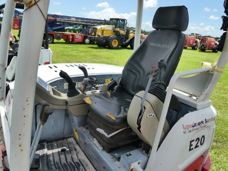 takeuchi-tb260-image-13