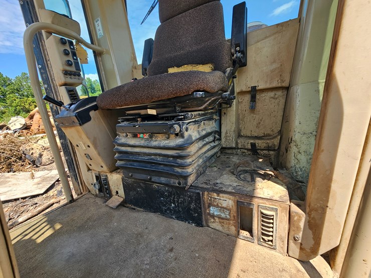 2002-caterpillar-12h-image-68
