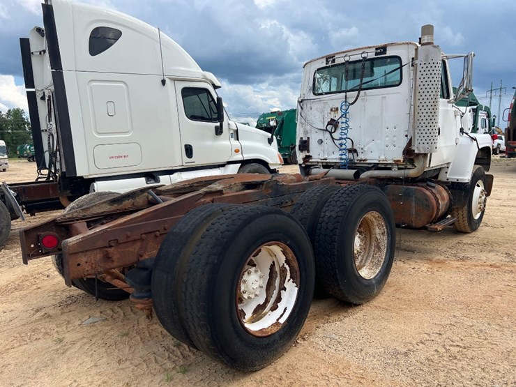 1995-ford-l8000-image-4