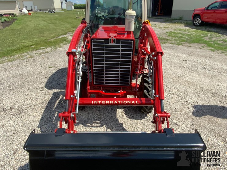 2023-international-farmall-1456-compact-utility-tractor-w/-loader-image-9
