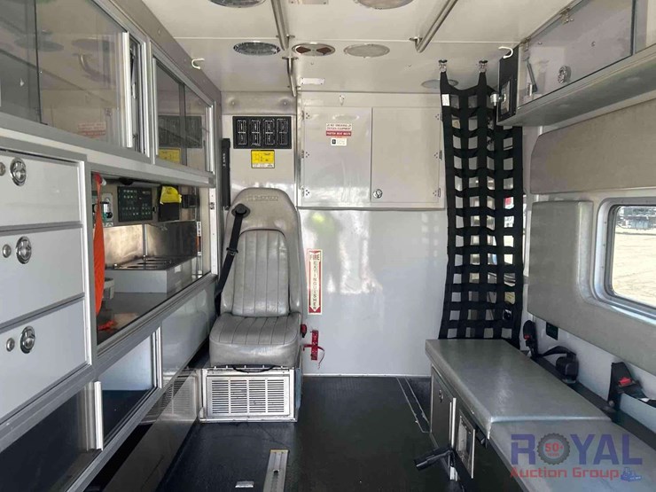 2013-ford-f550-image-29