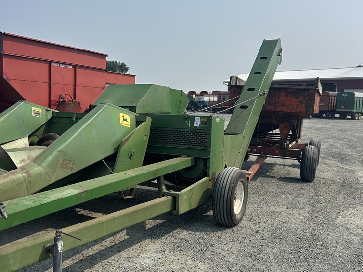 john-deere-300-image-3