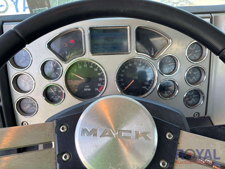 2014-mack-cxu613-t/a-day-cab-truck-tractor-image-12