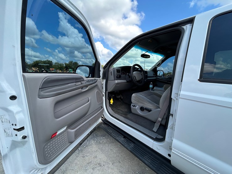2000-ford-excursion-image-11