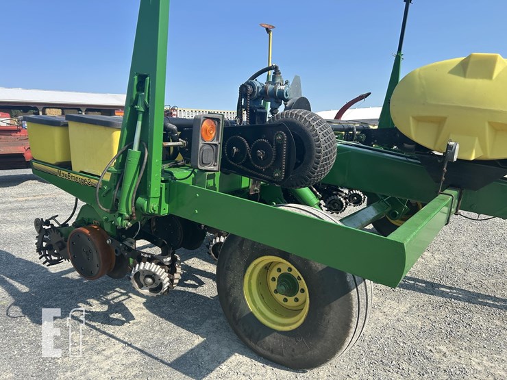 john-deere-7240-image-4