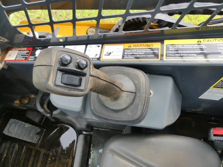deere-331g-image-13