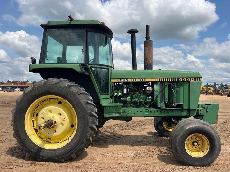 john-deere-4440-image-4
