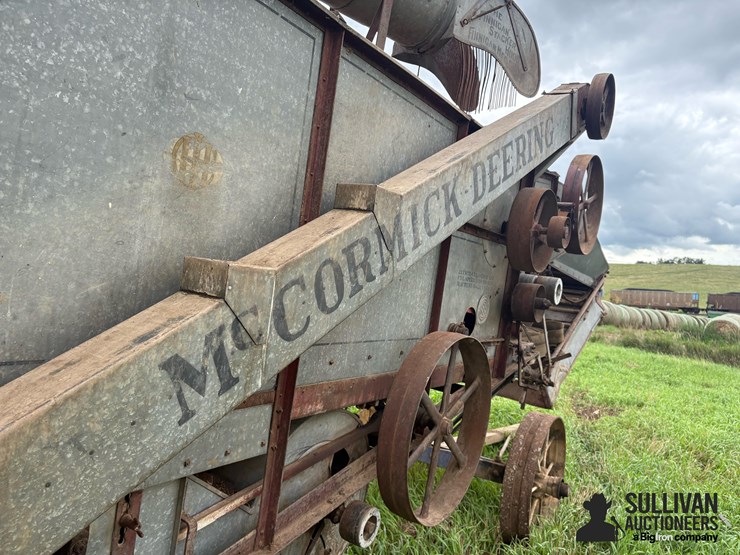 mccormick-deering-no-22-s150d-threshing-machine-image-15