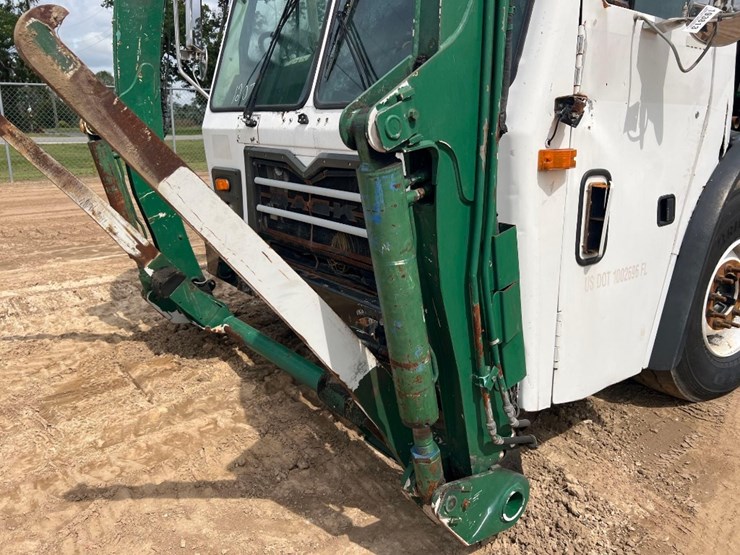2012-mack-leu613-image-12