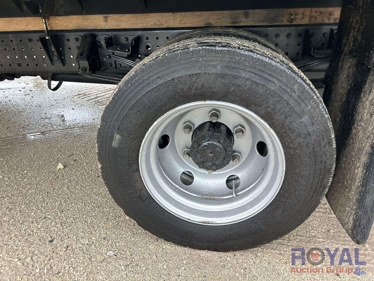 2013-mitsubishi-fuso-fec92s-image-21