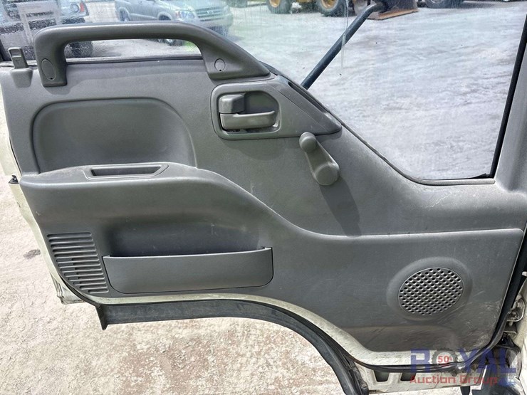2005-isuzu-npr-image-22