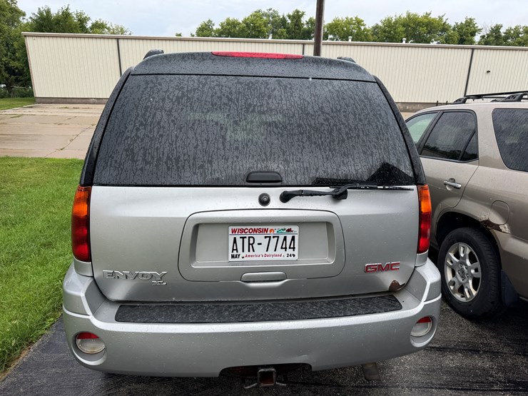 2004-gmc-envoy-image-18