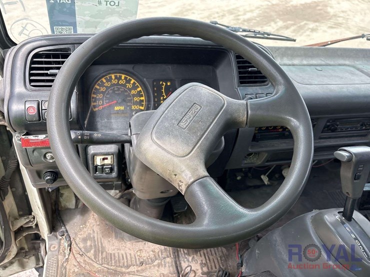 2005-isuzu-npr-image-23