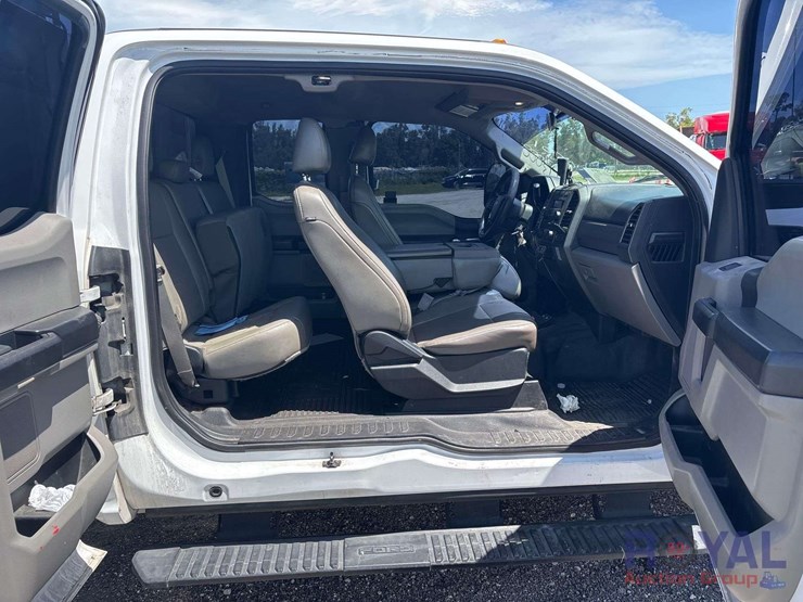 2017-ford-f550-image-25