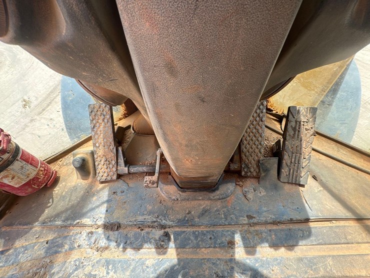 2014-deere-544k-image-25