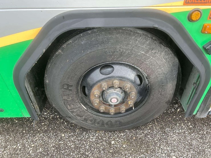 2014-gillig-low-floor-image-24