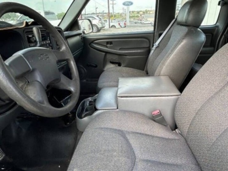 2004-chevrolet-1500-image-4